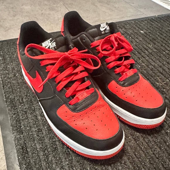 Nike Air Force One - Picture 1 of 3